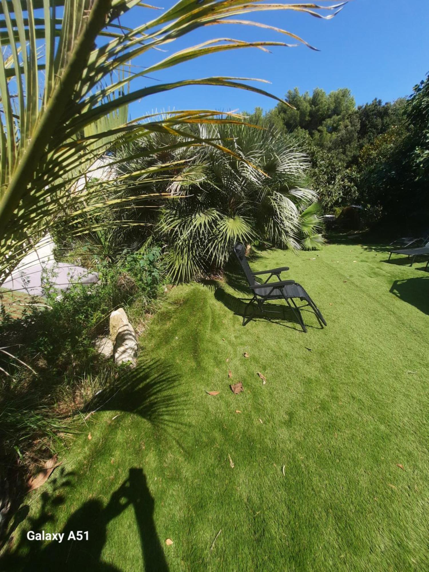 Bed & Breakfast La Palmeraie Istres